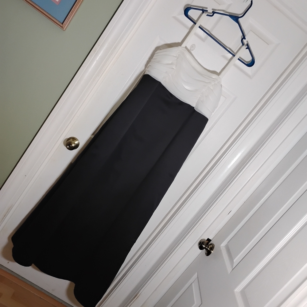 Gown Formal Vtg. USA Night Way Collection Black White